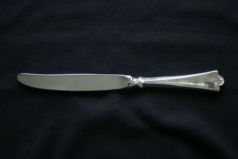 Konval liten spisekniv med tagg